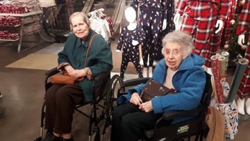 Retail therapy takes a festive twist at Sheffield care home